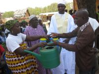 Korhogo, Binguébougou et Nénékri:  Don  de matériels agricoles aux productrices du maraicher