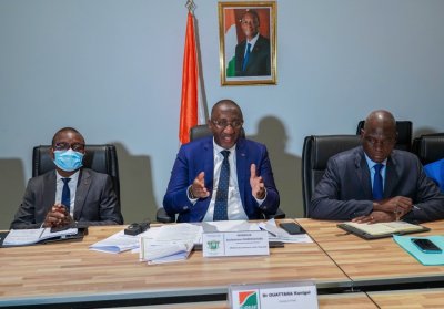 Ajustement du tarif de l'électricité : le ministre Souleymane Diarrassouba rencontre le secteur privé et les organisations de consommateurs