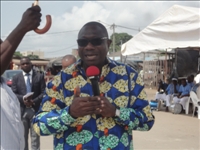 Treichville / Problématique des pneus usagés : le Maire François A. Amichia et le Dg de l’Anasur pour la création d’un comité quadripartite