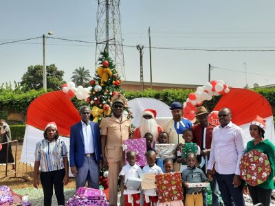 Arbre de Noel: Mamadou Touré ‘’cadeaute’’ plus de 1000 enfants à Daloa