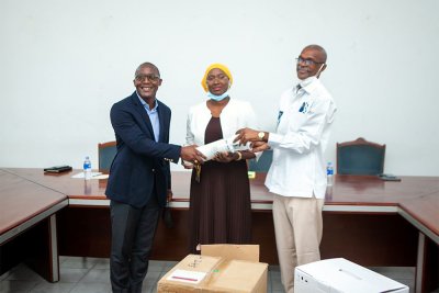 Atlantique Finance fait un don de matériel médical au service de Pneumo-Phtisiologie du CHU de Treichville