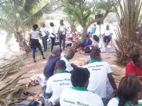 Les hommes en armes se rapprochent de Dieu