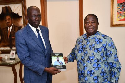 Avant la dédicace, le 13 décembre : Gnamien Yao présente son nouveau livre à Bédié