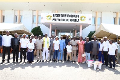 Awards de l'Excellence dans le Worodougou: le Ministre Bouaké Fofana offre des Ordinateurs et 1 Bourse d' Etudes Supérieures aux meilleurs élèves 