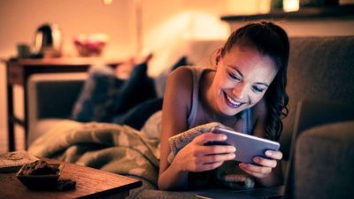 Que se passe-t-il dans notre cerveau lorsque nous regardons des vidéos à une vitesse supérieure à la normale ?