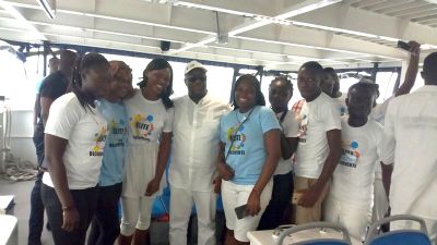 La jeunesse estudiantine du Plateau s’imprègne de l’étendue de la baie lagunaire d’Abidjan
