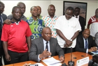 Transports / Hamed Bakayoko obtient la levée de la grève et menace : ‘‘Tous les taxis qui ne seront pas en règle seront arrêtés’’