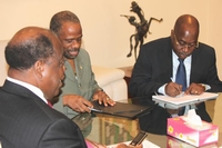 Une Côte d`Ivoire divisée marque l`anniversaire de la chute de Gbagbo