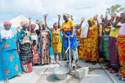 Bénéficiaires d'un forage construit sur leur site de maraîcher de 25 ha par le Conseil régional: les femmes de la coopérative 