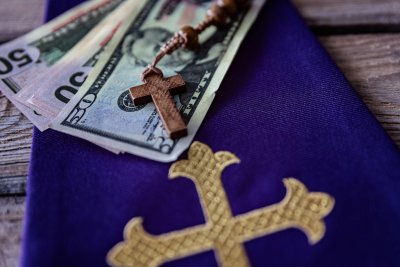 Pourquoi les chrétiens acceptent de facturer des intérêts malgré la condamnation de cette pratique par la Bible