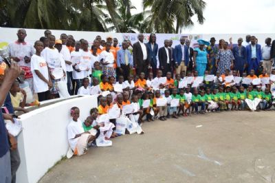 Le mois du livre à Jacqueville: Le bibliobus de  la fondation Children of Africa fait des heureux