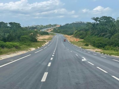 Bitumage de l’axe Allangouanou-Tiapoum : un outil important pour la dynamique de développement du Sud-Comoé