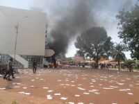 Burkina Faso : face au soulèvement populaire, le gouvernement annule le projet de révision de la Constitution