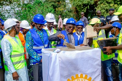 Bondoukou: le Gouverneur Abou-Bakar Ouattara offre un autocar et lance la construction d’un centre multimédia