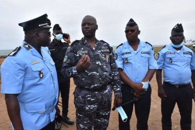 Abidjan/Le préfet de police aux piétons : « Évitez les traversées dangereuses, utilisez les ponts piétons »