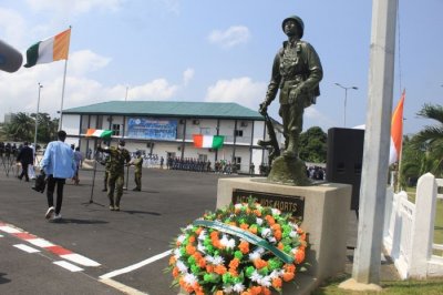 Covid-19: une prise d'armes pour célébrer l'an 61 de l'indépendance ivoirienne