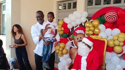 Célébration de la fête de Noël : Tidjane Thiam cadeaute les tout-petits de Yopougon Mossikro