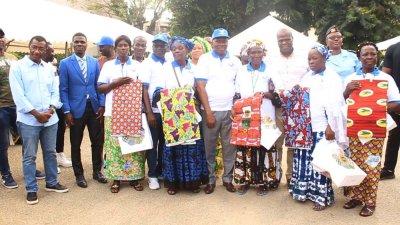 Célébration de la fête des mères : des ménagères de la mutuelle d'un établissement de balayeurs magnifiées