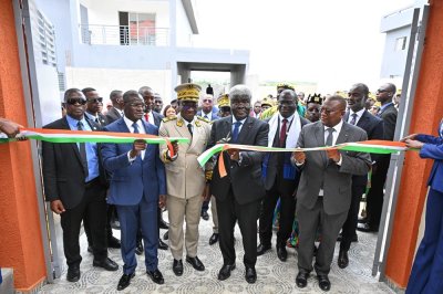 Cité préfectorale de Bingerville : le Premier Ministre Beugré Mambé remet les clés aux souscripteurs