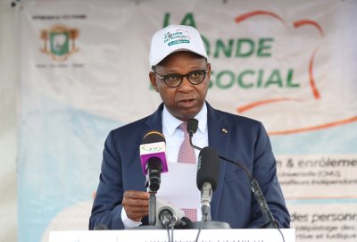 CMU : le ministre Adama Kamara lance le nouveau dispositif de production des cartes CMU en moins de dix minutes