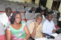 De jeunes volontaires pour l’environnement échangent sur les dispositions à prendre pour influencer la COP 21