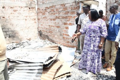 Compassion de la ministre Ouloto aux sinistrés de l’incendie de Camp Douanes à Guiglo