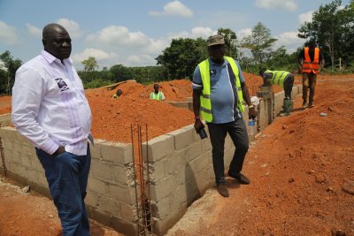 Construction des marchés de proximité : le Coordonnateur général du Psgouv Non Karna Coulibaly, s'imprègne du démarrage effectif des travaux de Yakassé-Attobrou
