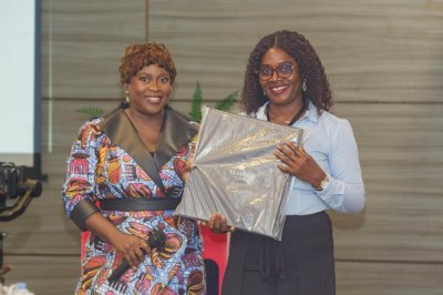 Côte d'Ivoire : 100 femmes libèrent leur voix à Abidjan lors de « Femmes, reprenez le micro » 