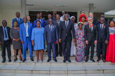 Côte d'Ivoire: 22 acteurs de la lutte contre la vie chère décorés dans l'ordre national