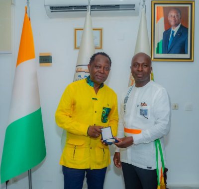 Côte d'Ivoire/ Distinction: l'artiste Lokua Kanza fait citoyen d'honneur de Grand-Bassam 