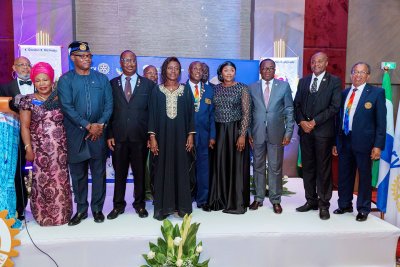Côte d'Ivoire / District 9101 du Rotary International : passation de collier entre les gouverneurs sortant et entrant 