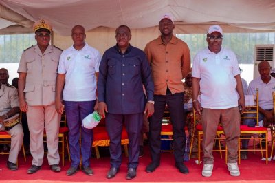 Côte d'Ivoire/ Filière Coton: un centre agricole inauguré et une ambulance offerte à Dianra-Village