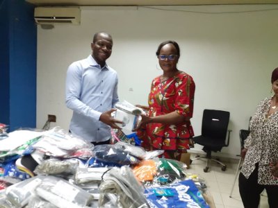 Côte d'Ivoire: l'Association des Filles Godié de France fait des dons aux enfants de la région du  Gbôklê