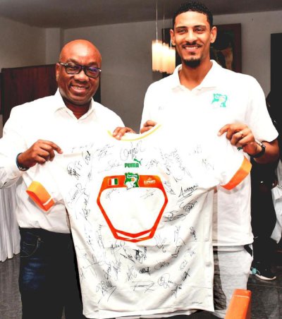 Côte d'Ivoire : la FIF et les joueurs honorent Sébastien Haller, avant le match contre Les Comores