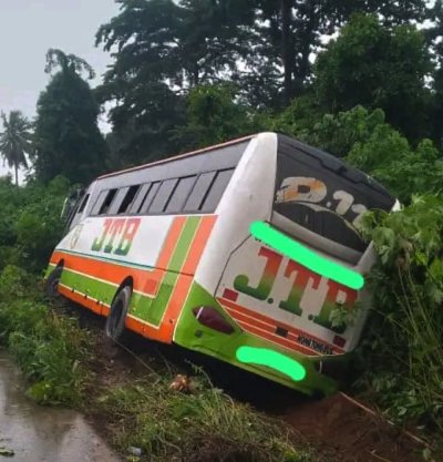 Côte d'Ivoire : la sortie de route d'un autocar de 70 places fait 30 victimes près de Dabou