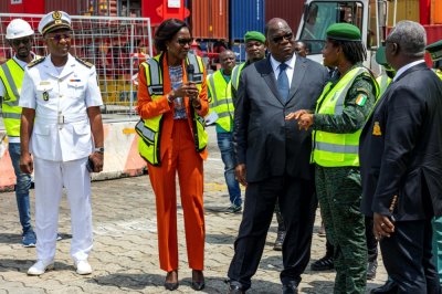 Côte d'Ivoire : le ministre des Eaux et Forêts, Laurent Tchagba visite les installations d’Abidjan Terminal