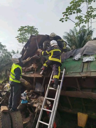 Côte d'Ivoire: trois personnes tuées sur l'autoroute du Nord après une collision entre deux camions remorques ( Pompiers)