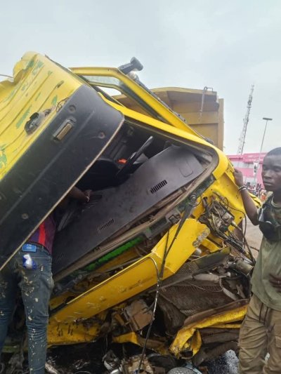 Côte d'Ivoire/Yamoussoukro : un motocycliste perd la vie dans une collision entre un camion benne et un camion citerne