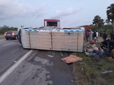 Côte d’Ivoire : 23 victimes dont 10 blessés graves dans la sortie de route d’un mini car sur l’autoroute du Nord (Pompiers)