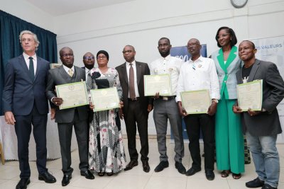 Côte d’Ivoire : Abidjan Terminal décore ses collaborateurs de la médaille d’honneur du travail
