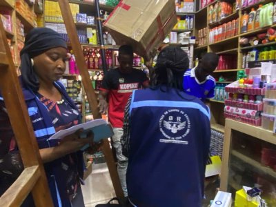 Côte d’Ivoire : importante saisie de produits cosmétiques d’une valeur de 1 500 000 FCFA dans le district d’Abidjan