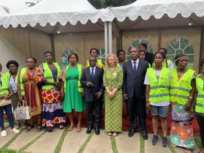 Côte d’Ivoire : la Directrice Exécutive de ONU Environnement rencontre les collectrices de l’Association Ivoirienne de Valorisation des déchets plastiques (AIVP).