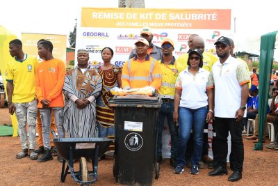 Côte d’Ivoire : la mine d’Ity remet plus de 80 millions FCFA d’équipements de salubrité à 18 villages hôtes