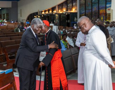 Côte d’Ivoire : le Premier ministre, Beugré Mambé témoigne sa reconnaissance à feu Monseigneur Siméon Ahouanan