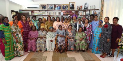 Côte d’Ivoire : Les femmes du RHDP en mission « de reconnaissance et de bénédiction » auprès de la grande chancelière honoraire