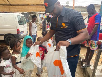 Côte d’Ivoire/Noël 2023 : les enfants du quartier Chicane d’Adjamé célébrés par le Groupe Leaders d’Afrique