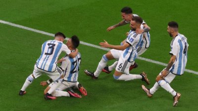 Coupe du Monde 2022: l'Argentine vient à bout des Pays-Bas et rejoint la Croatie en demi-finale