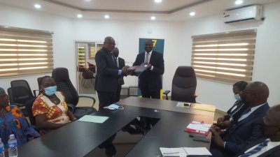 Courrier postal: la Poste de Côte d’Ivoire et la Mutuelle de la CNPS signent une convention