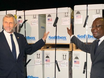 Covid-19: la Côte d'Ivoire réceptionne 1, 18 million de  doses de vaccins Pfizer des Etats-unis