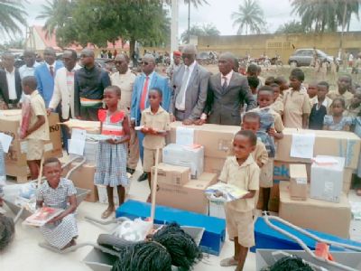 Education nationale/ Kouyaté Abdoulaye, le Chef de cabinet fait don de matériels informatiques et sportifs aux établissements de LAKOTA